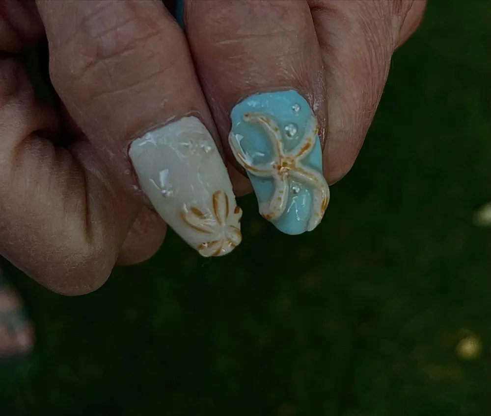 Seashell bows: sculpted 3D bows and starfish in cream and baby blue